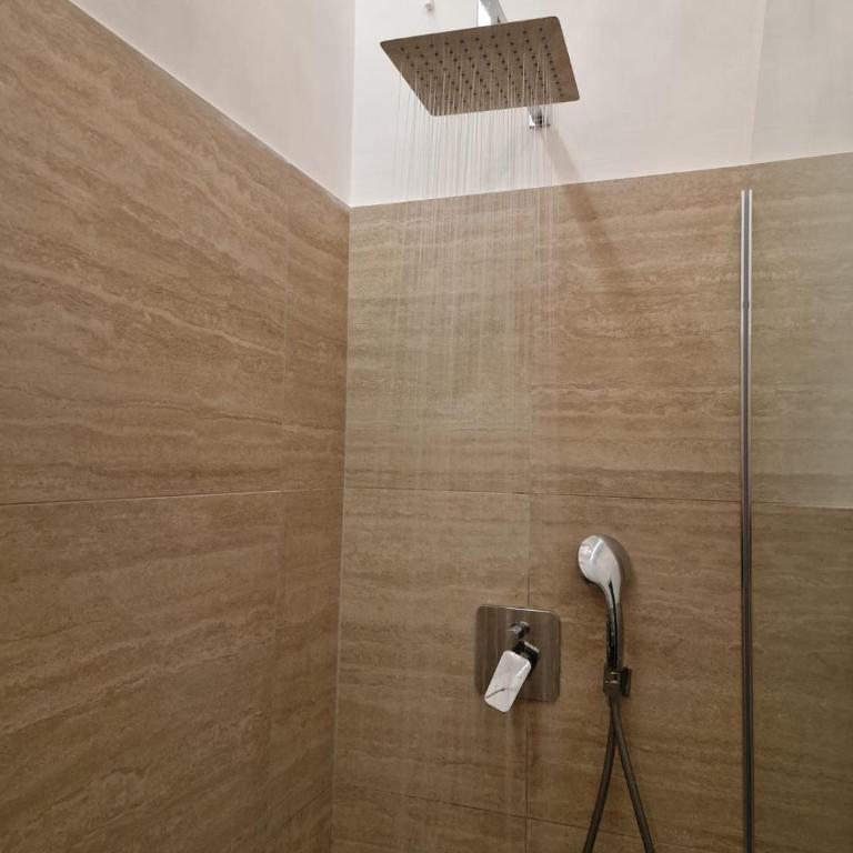 VATICAN GUEST HOUSE ROOMS in Rome - Camera Tripla con Bagno Privato Esterno - 12