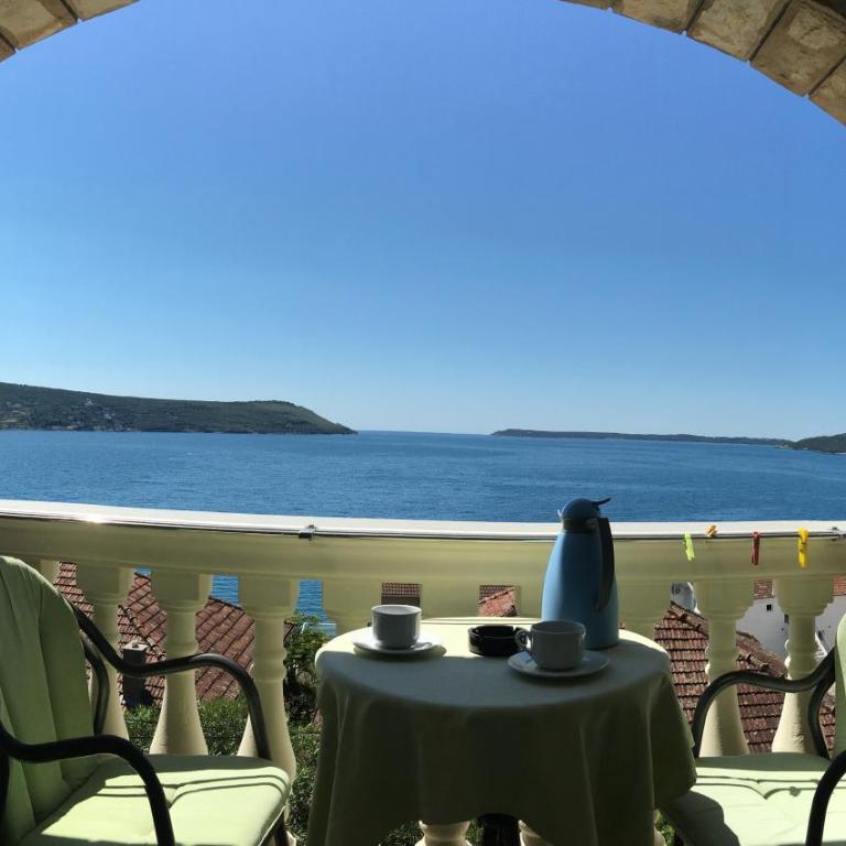 Garni Hotel Bokeška Noć - Double Room with Balcony and Sea View - 1