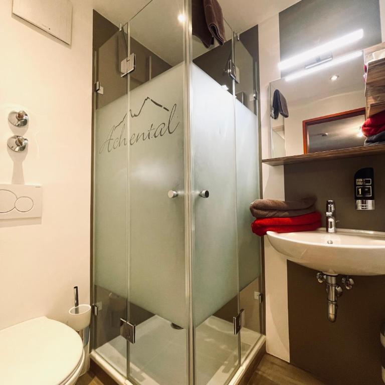 Gästehaus Achental - Comfort Doppelzimmer mit Balkon oder Terrasse vor dem Fenster - 2