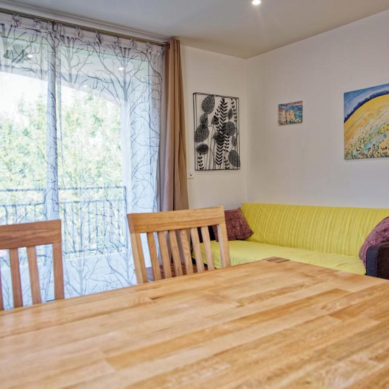 Les Mûriers - Appartement 2 Chambres - Vue sur Jardin - 3