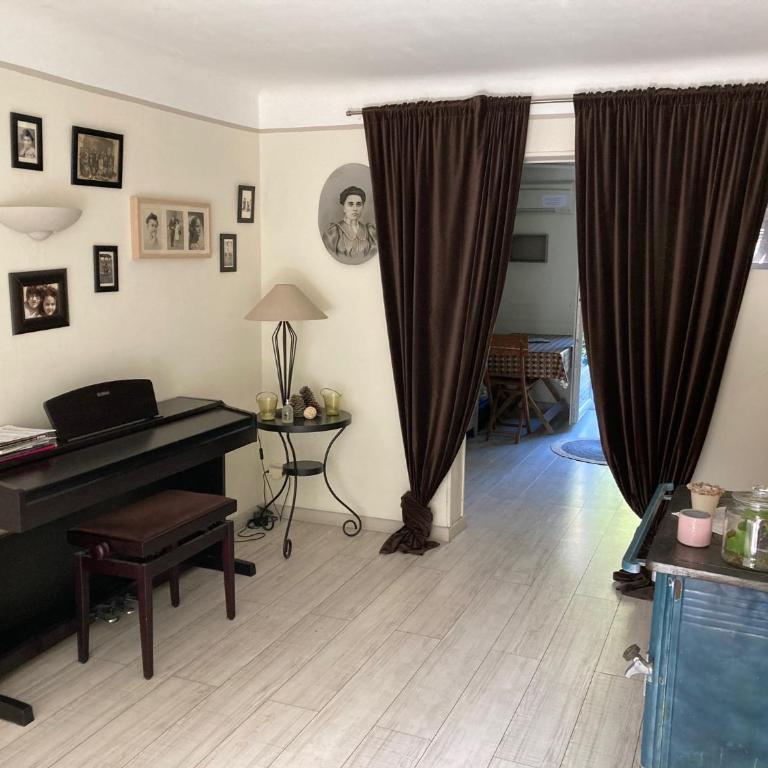Appartement complet ou 2 Chambres de charme en centre-ville - Chambre Double - Vue sur Jardin - 1