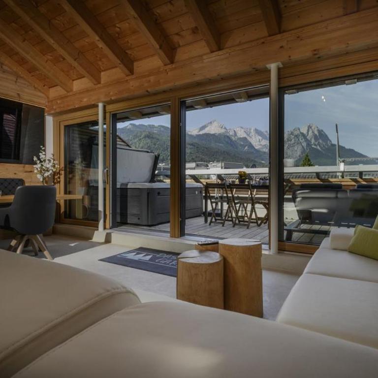 Maisonette-Apartment Das Garmisch mit Whirlpool - Three-Bedroom Apartment - 2