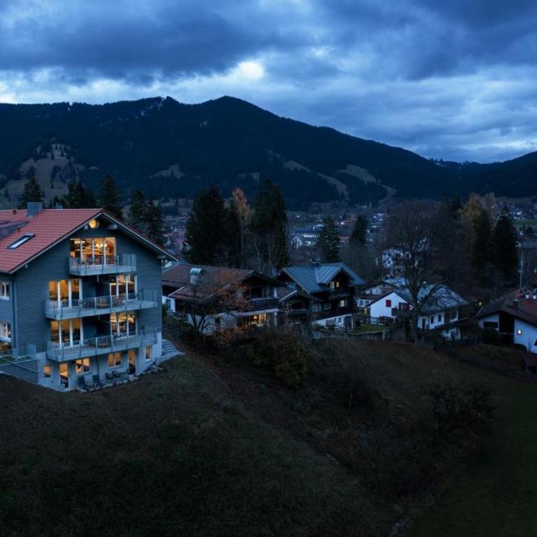 Ferienwohnungen Friedenshöhe in Oberammergau - Apartment mit 2 Schlafzimmern und Sauna - 2
