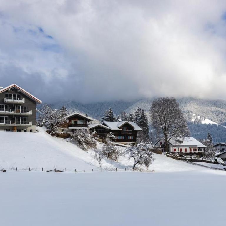 Ferienwohnungen Friedenshöhe in Oberammergau - Apartment mit 2 Schlafzimmern und Sauna - 1