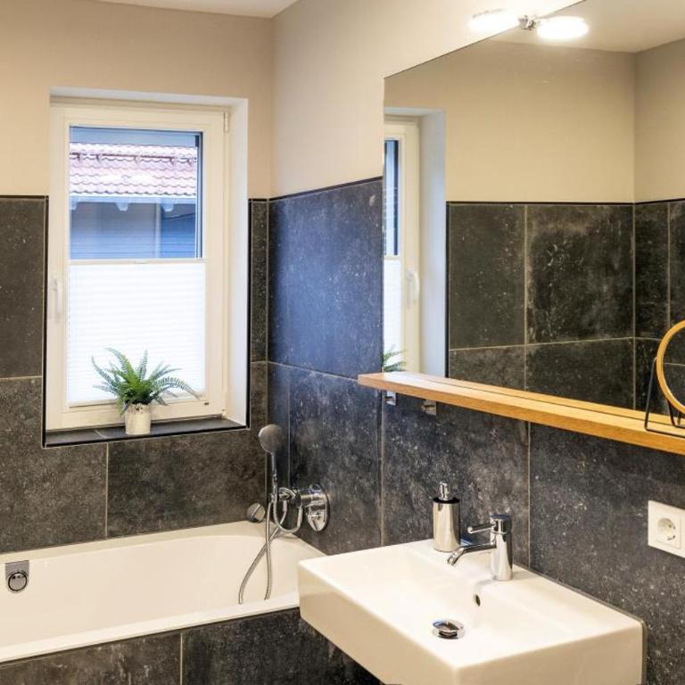 Ferienwohnungen Friedenshöhe in Oberammergau - Apartment mit 2 Schlafzimmern ohne Sauna - 19