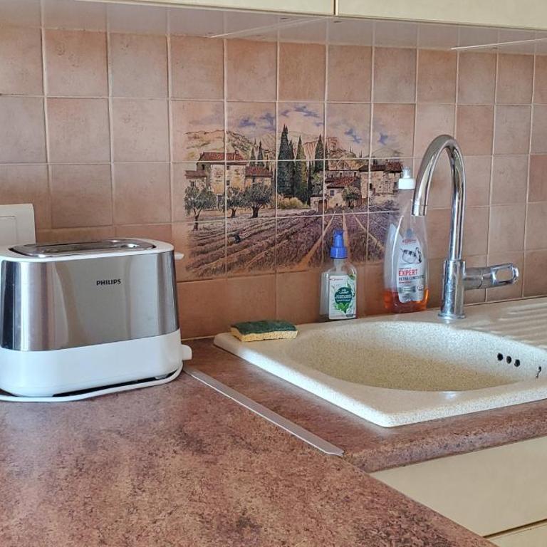 LE CAPITOLE Vue mer Studio cabine 27m2 les pieds dans leau 2 adultes 2 enfants clim et garage - Studio with Balcony - 9