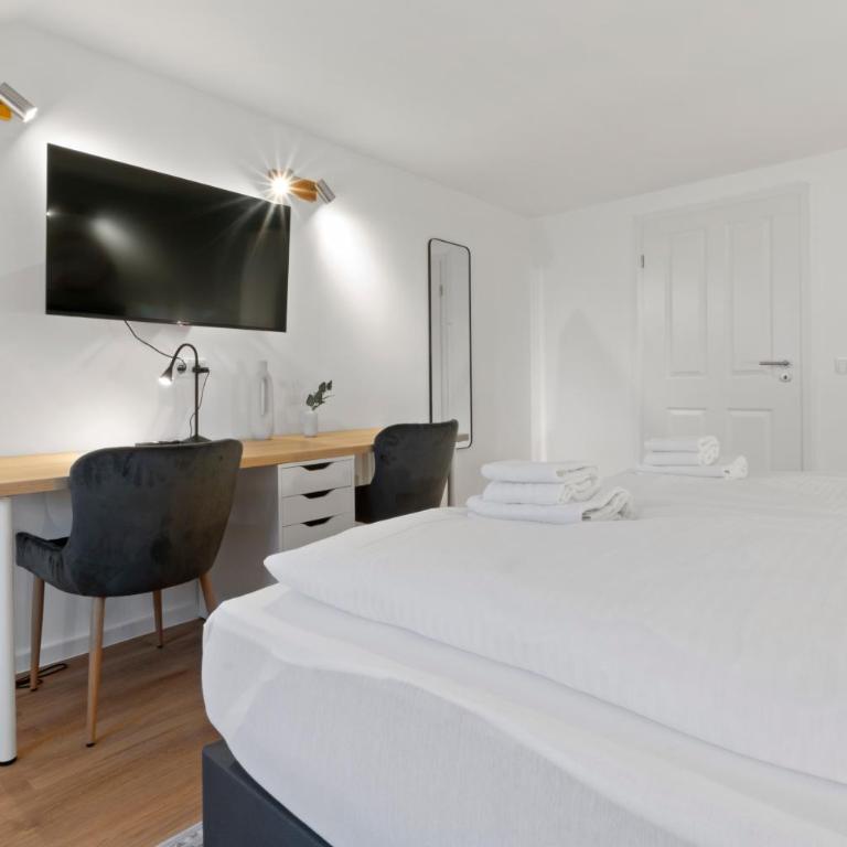 Flatista Homes - Luise - Three-Bedroom Apartment - 8