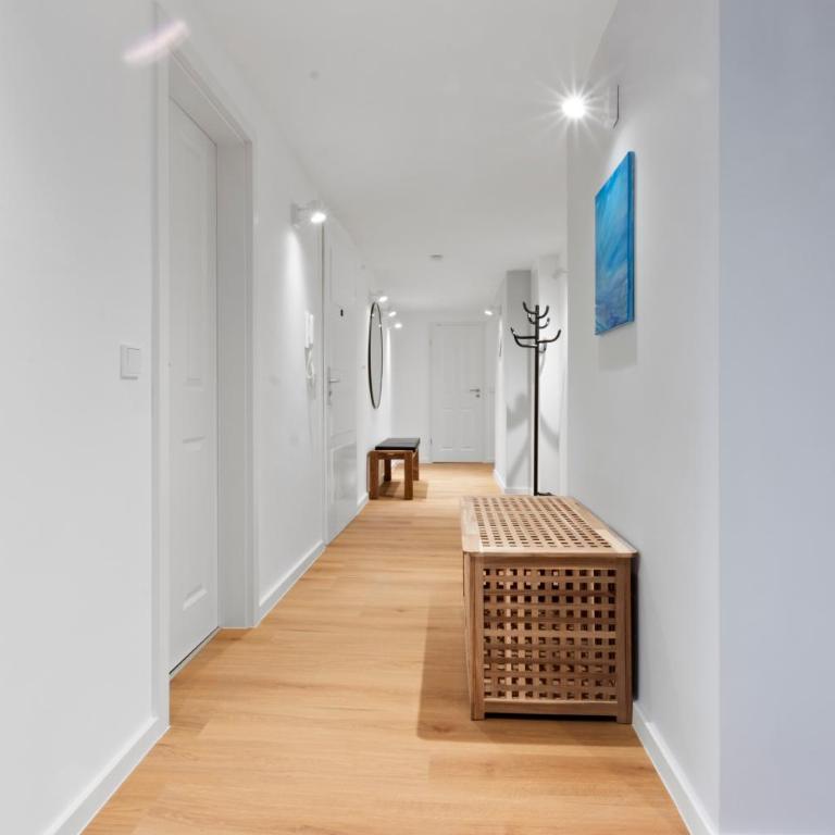 Flatista Homes - Luise - Three-Bedroom Apartment - 6