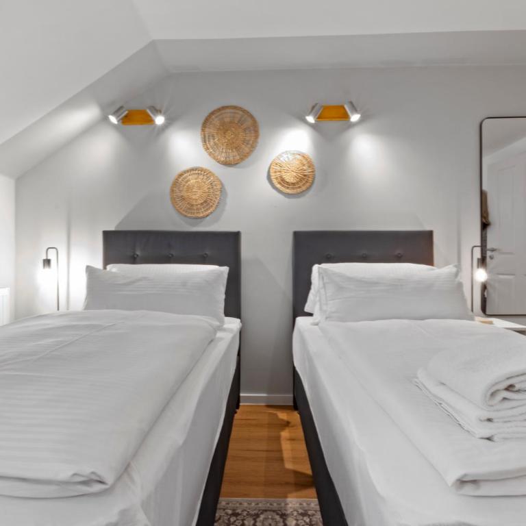 Flatista Homes - Luise - Three-Bedroom Apartment - 12
