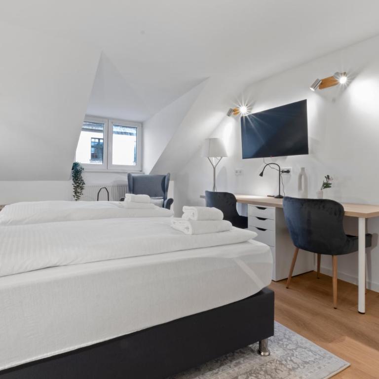 Flatista Homes - Luise - Three-Bedroom Apartment - 10