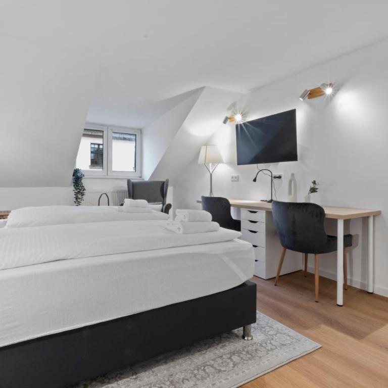 Flatista Homes - Luise - Three-Bedroom Apartment - 11