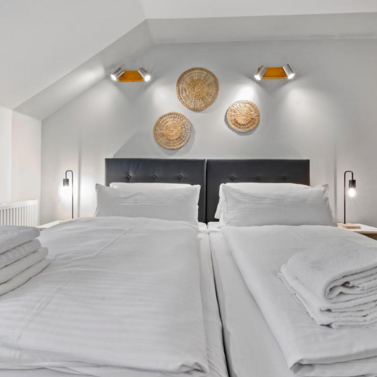 Flatista Homes - Luise - Three-Bedroom Apartment - 16