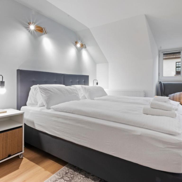 Flatista Homes - Luise - Three-Bedroom Apartment - 3