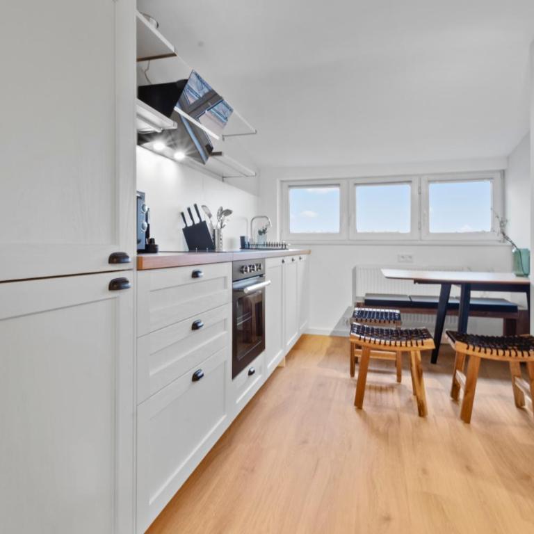 Flatista Homes - Luise - Three-Bedroom Apartment - 19