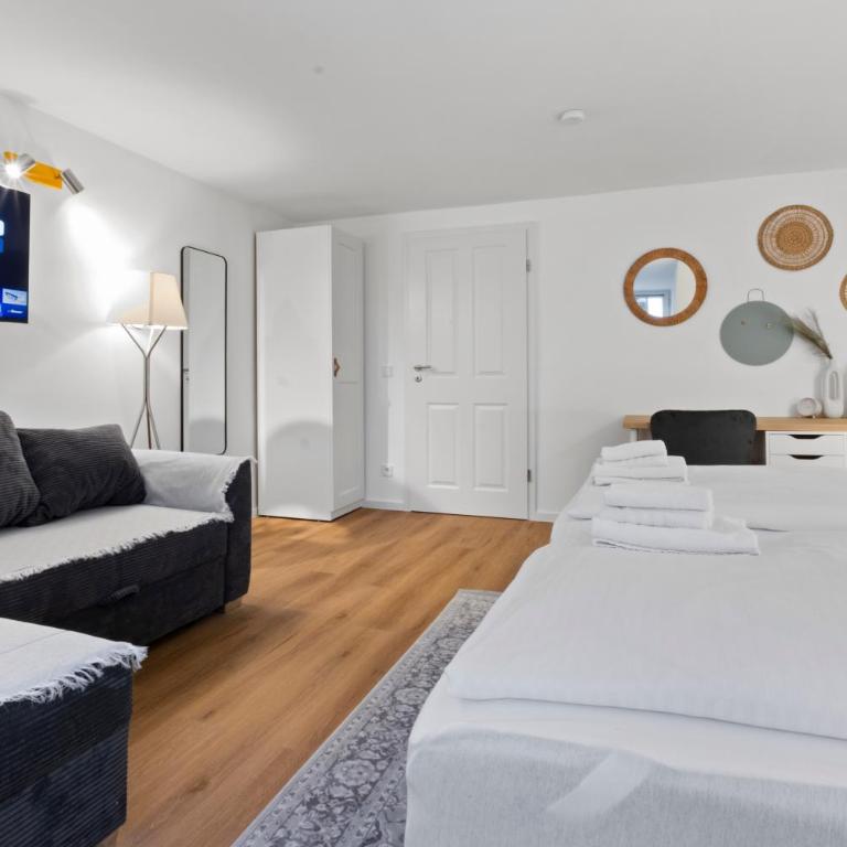 Flatista Homes - Luise - Three-Bedroom Apartment - 2