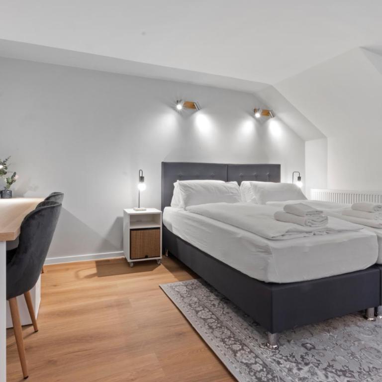 Flatista Homes - Luise - Three-Bedroom Apartment - 26