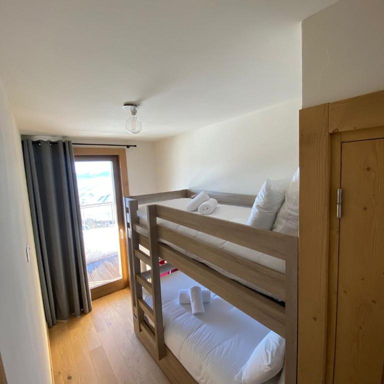 Appartement Haute gamme ski aux pieds, piscine, sauna. - Three-Bedroom Apartment - 19