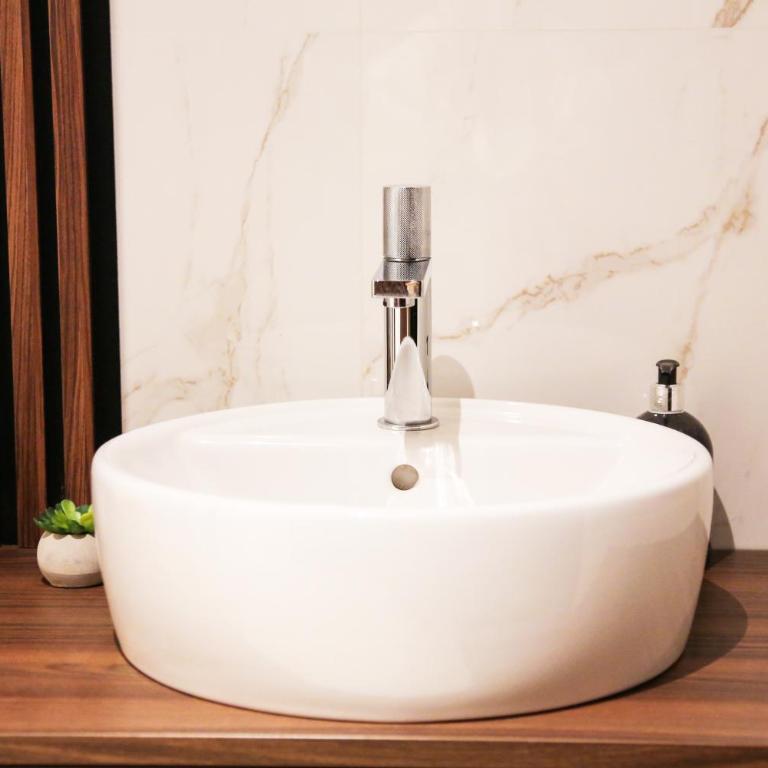 Belgrade Waterfront by Central Business Apartment - Apartman s 2 Spavaće Sobe sa Balkonom i Terasom - 1