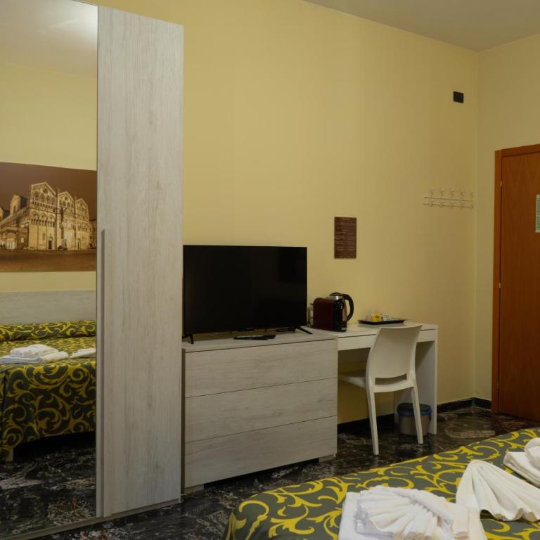 CameraCafè - Economy Triple Room with Shared Bathroom - 3