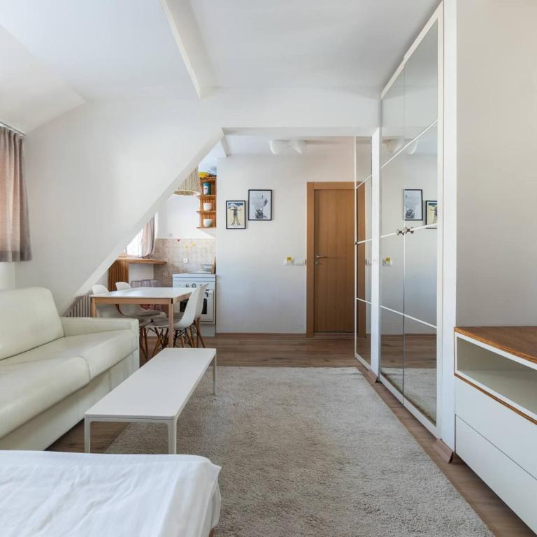 Konaci Brvenik Suites - Apartman sa Pogledom na Planinu - 1