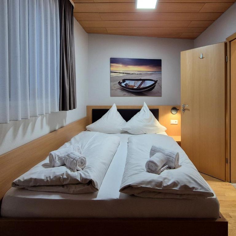 Hotel Mäuerle - Vierbettzimmer im Untergeschoss - 1