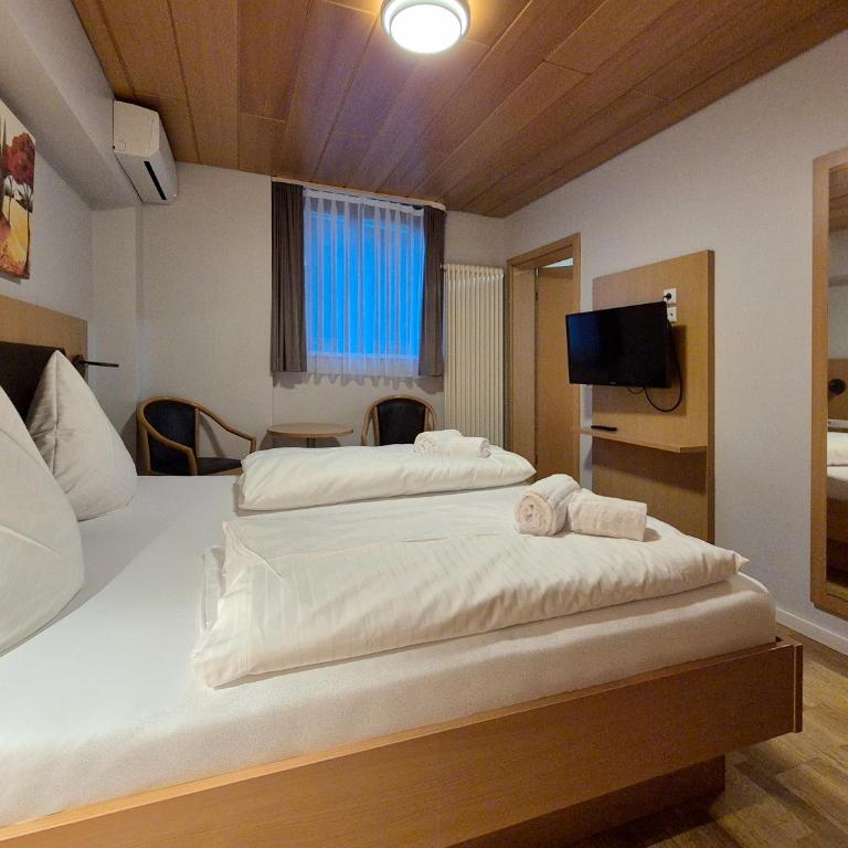 Hotel Mäuerle - Vierbettzimmer im Untergeschoss - 3