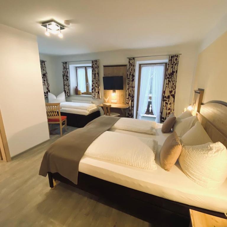 Gästehaus Achental - Familienzimmer mit Balkon - 4