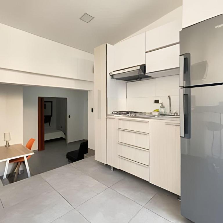 Edificio de 3 unidades con parqueadero en el norte. - Apartamento con balcón - 14