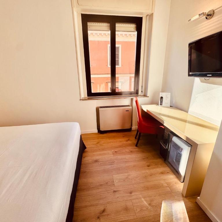 Hotel Pex Mantova - Camera Familiare con Bagno Privato - 5