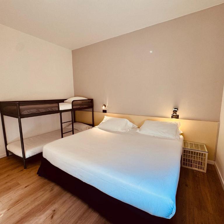 Hotel Pex Mantova - Camera Familiare con Bagno Privato - 8