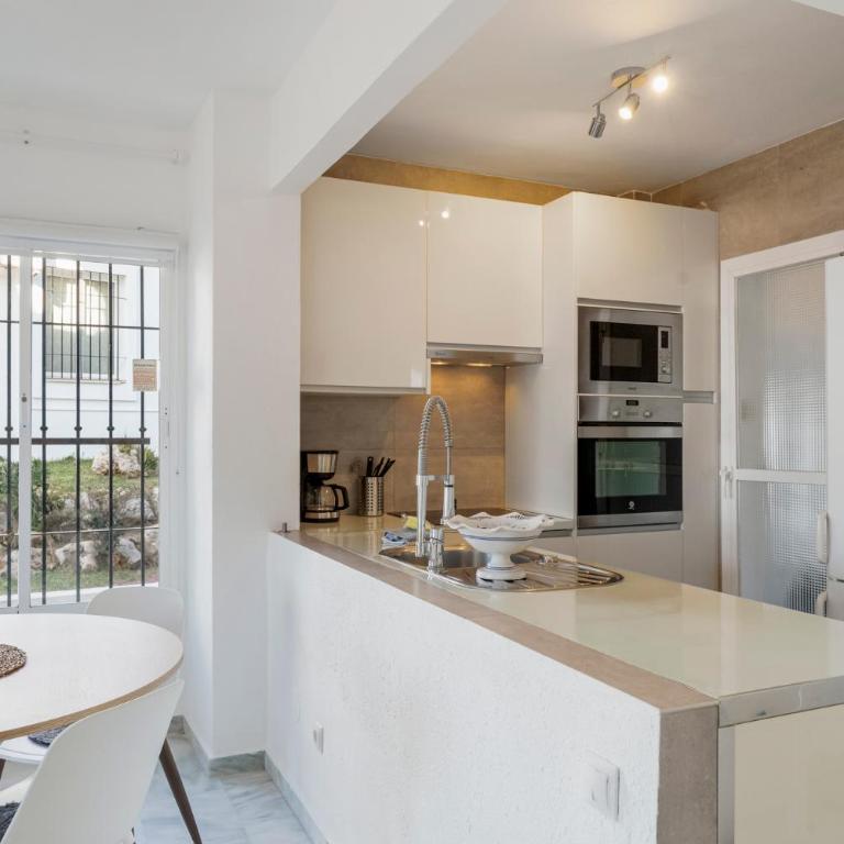 Pool and garden apt by Costarentals - Ref 253 - Apartamento de 2 dormitorios - 10