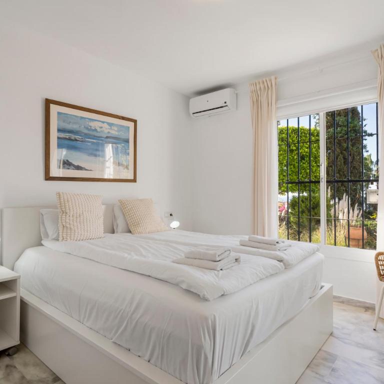 Pool and garden apt by Costarentals - Ref 253 - Apartamento de 2 dormitorios - 11