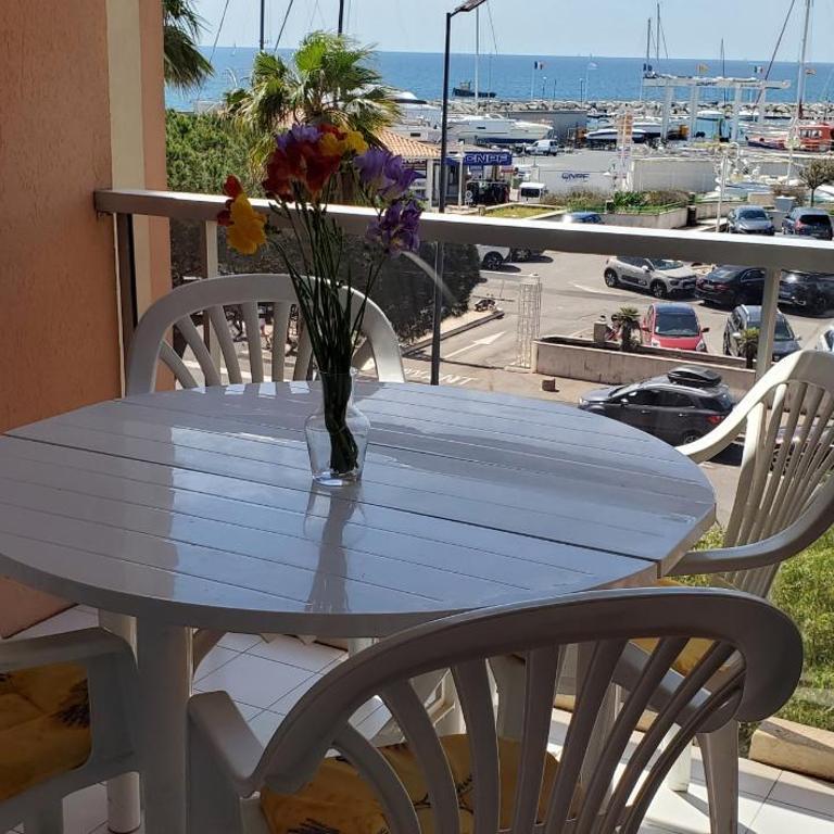 LE CAPITOLE Vue mer Studio cabine 27m2 2 adultes 2 enfants avec climatisation et garage - Appartamento con Vista - 2