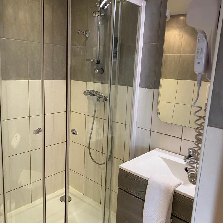 LOGIS Hôtel Restaurant La Chaumière - Chambre Double Confort - 1