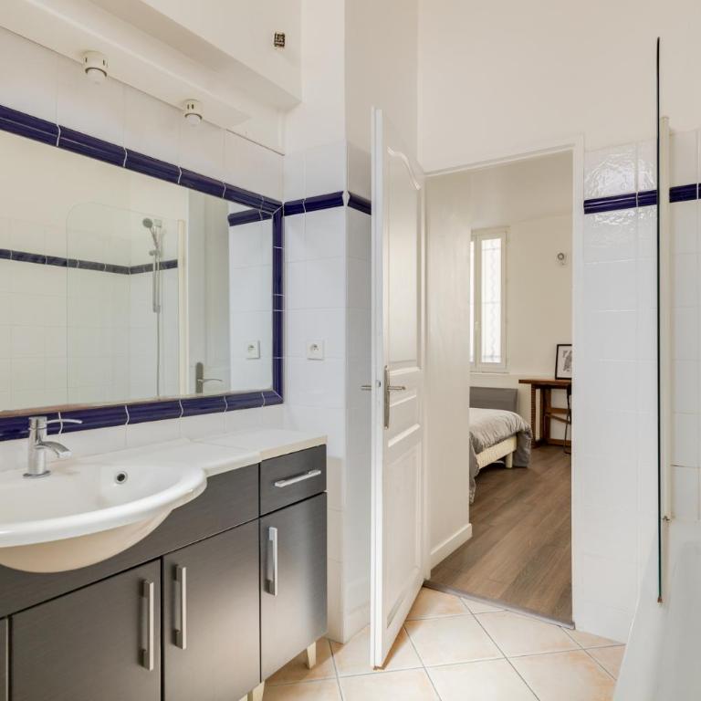 Appartement Catalans - Two-Bedroom Apartment - 16