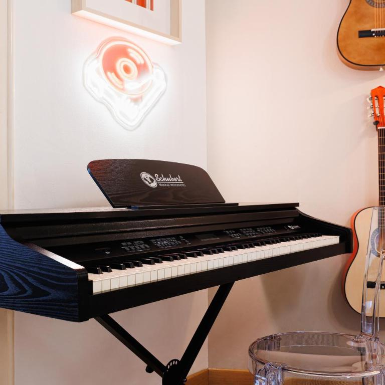 Musical Shelter with Balcony 2min to Republic Square - Three-Bedroom Apartment with Balcony - 8