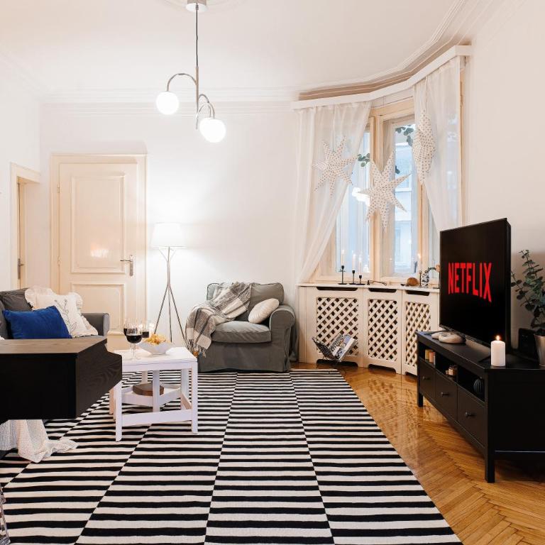 Musical Shelter with Balcony 2min to Republic Square - Three-Bedroom Apartment with Balcony - 17