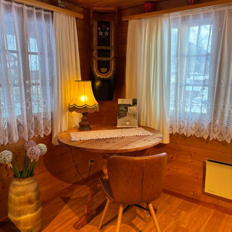 Wohnung mit schöner Sicht auf Bergpanorama und übers Tal - Apartment mit 1 Schlafzimmer - 11