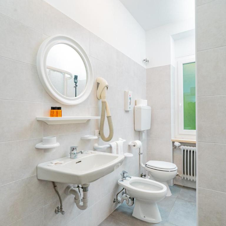 Hotel Europa - Camera Matrimoniale/Doppia con Letti Singoli con Bagno Privato - Edificio Separato - 1