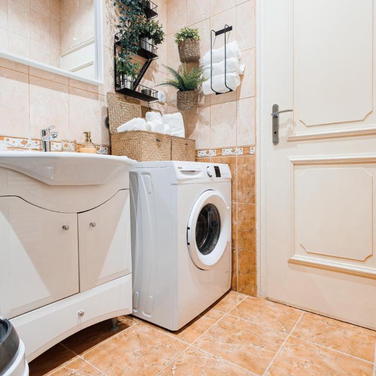 Musical Shelter with Balcony 2min to Republic Square - Three-Bedroom Apartment with Balcony - 39