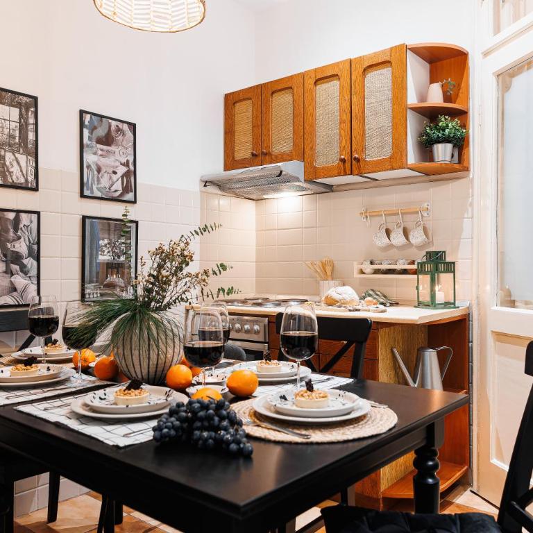Musical Shelter with Balcony 2min to Republic Square - Three-Bedroom Apartment with Balcony - 10