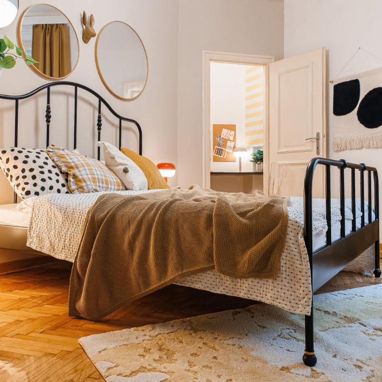 Musical Shelter with Balcony 2min to Republic Square - Three-Bedroom Apartment with Balcony - 2