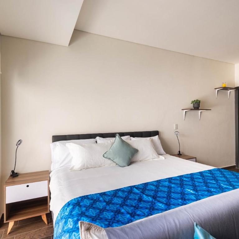 S1602 - 1BR - 1BTh Deluxe - One-Bedroom Apartment - 3