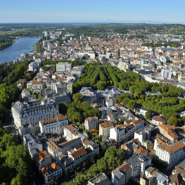 Studio Atypique Centre Vichy - Appartement - 10