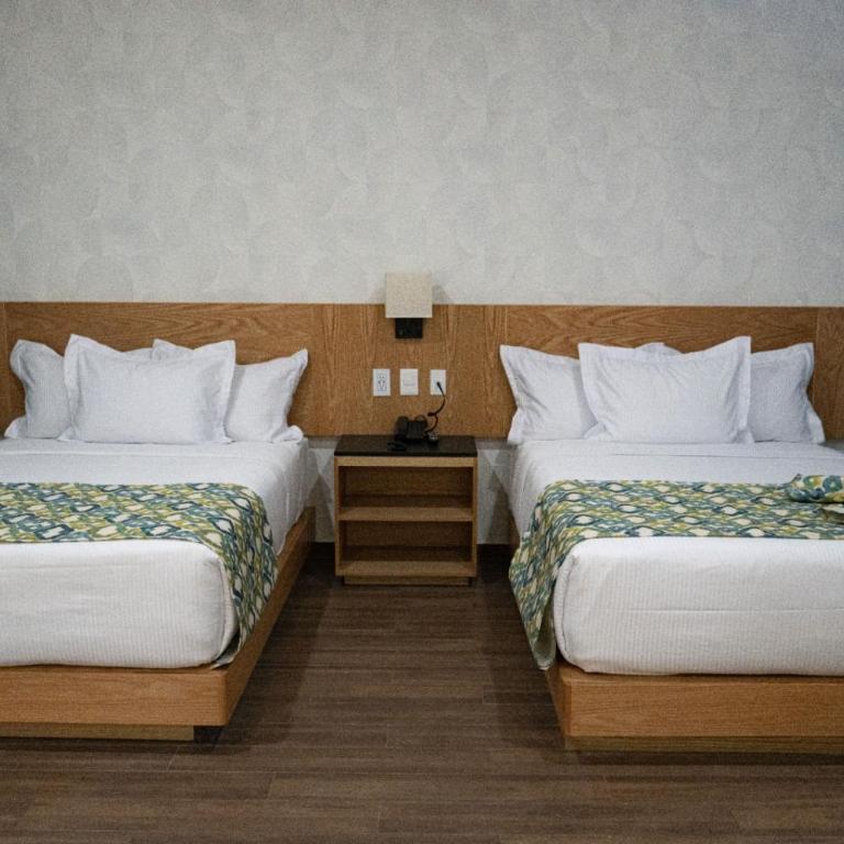 FCH Hotel Minerva-CAS - Habitación Doble Deluxe - 2 camas dobles - 3