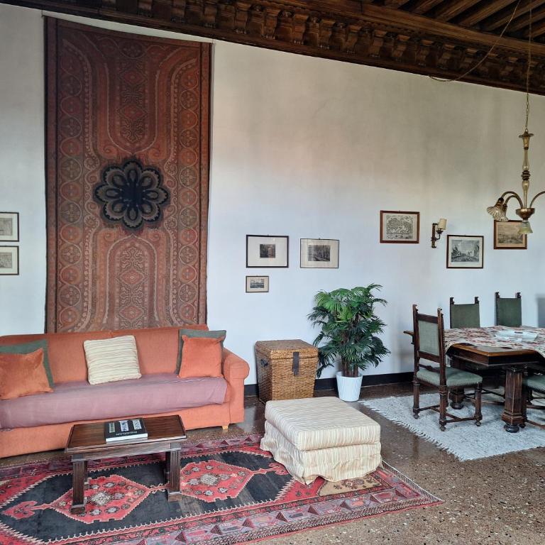Appartamenti inside Palazzo Foscarini - King Apartment with Balcony - 27