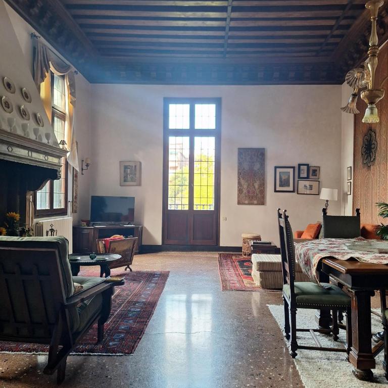 Appartamenti inside Palazzo Foscarini - King Apartment with Balcony - 28