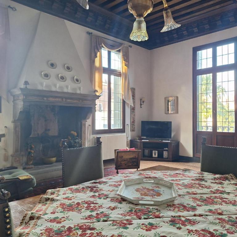 Appartamenti inside Palazzo Foscarini - King Apartment with Balcony - 29