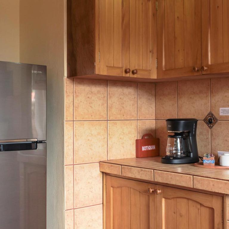 Spacious entire house with awesome mountain views - Four-Bedroom House - 3