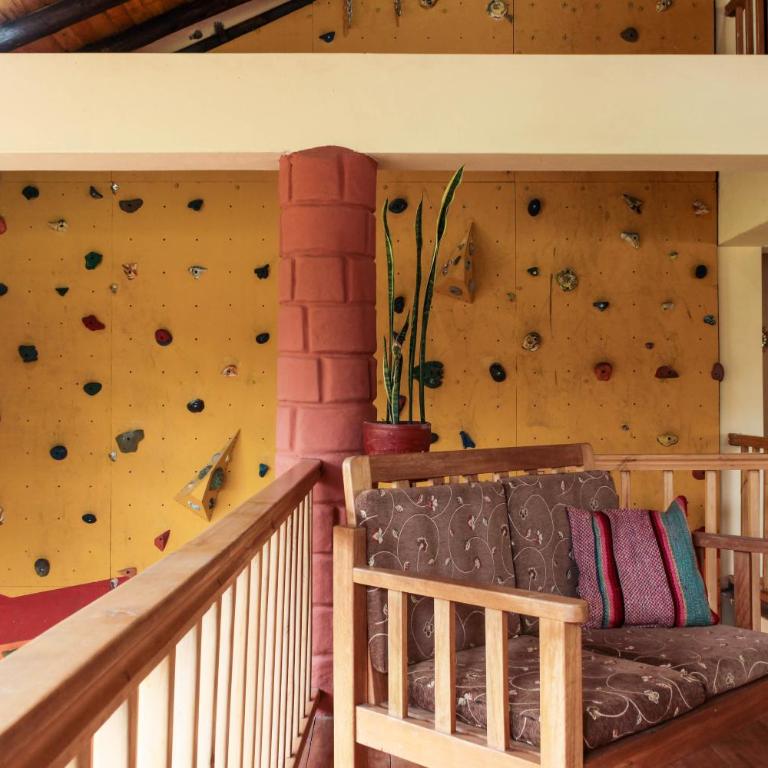 Spacious entire house with awesome mountain views - Four-Bedroom House - 12